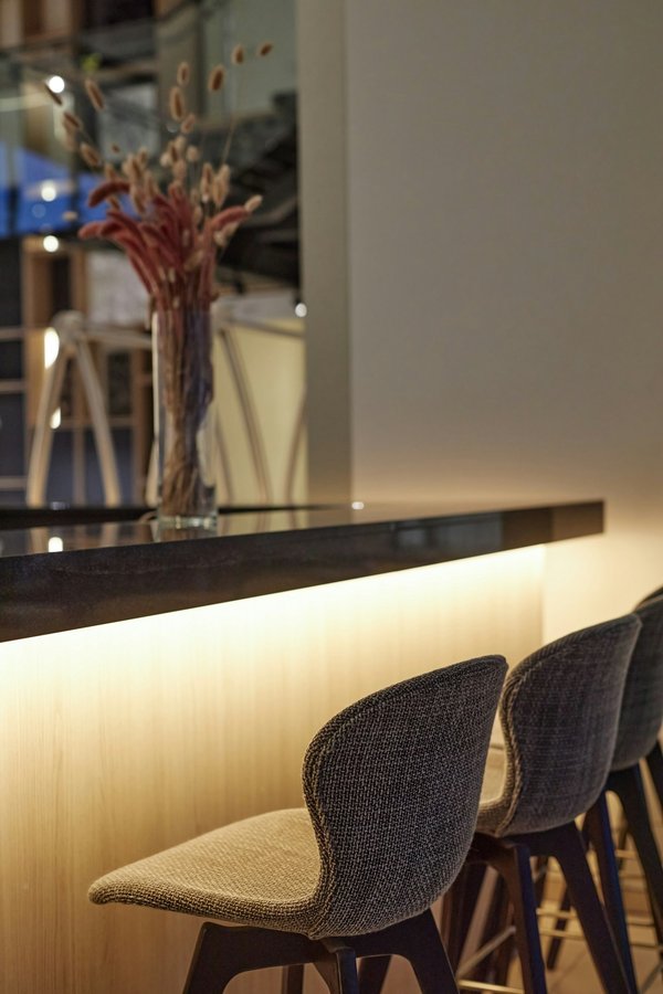 Créer un espace bar dans son salon : choix du mobilier